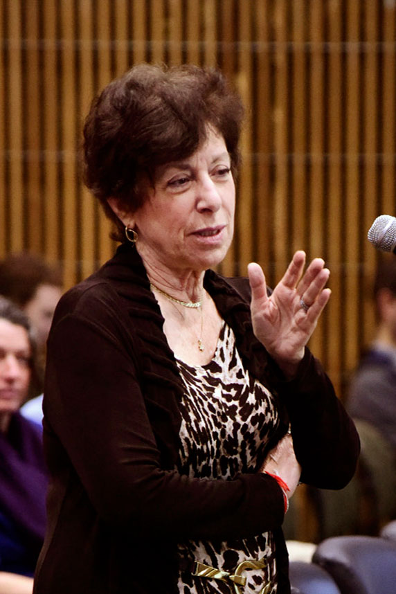 Linda Birnbaum speaking at Science Days