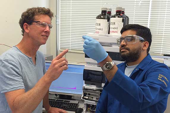 Moore, left, and Agarwal analyze organic chemicals