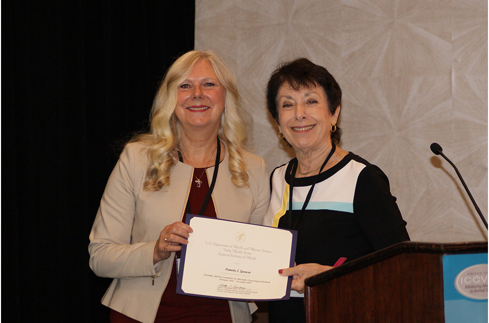 Pamela Spencer, Ph.D. and Linda Birnbaum, Ph.D. holding a certificate at SACATM Meeting