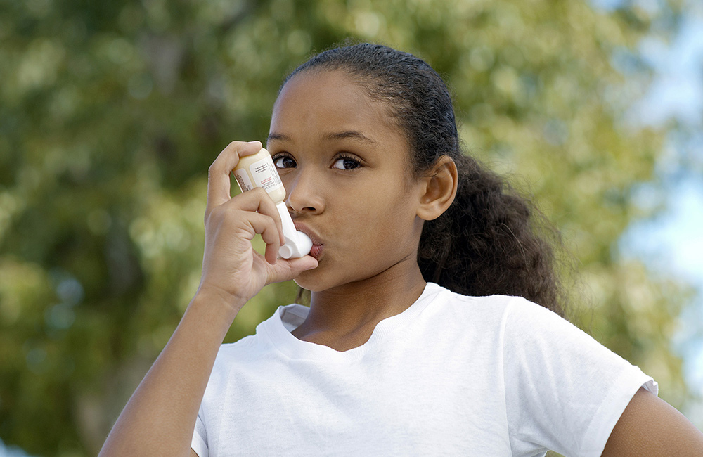 young girl holding an inhaler