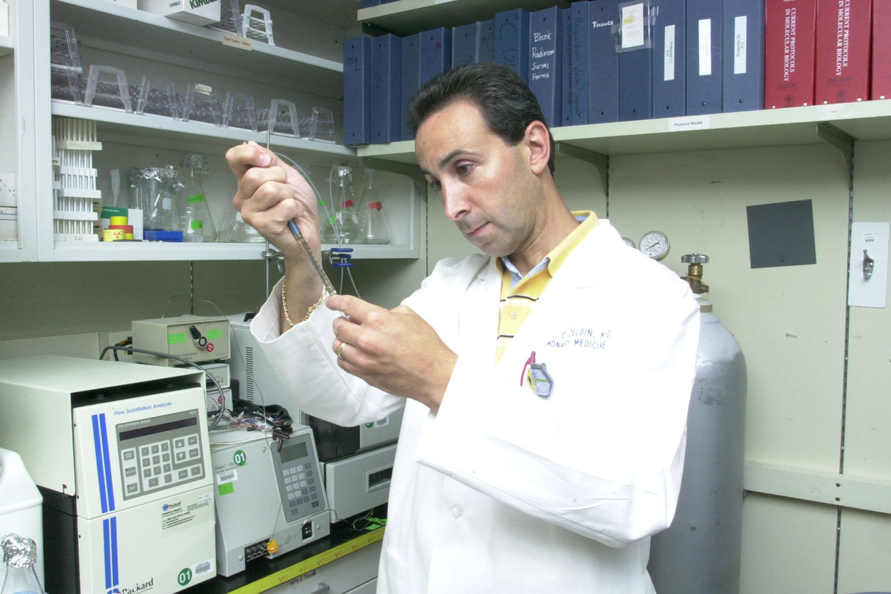 Darryl Zeldin, M.D. in lab at NIEHS
