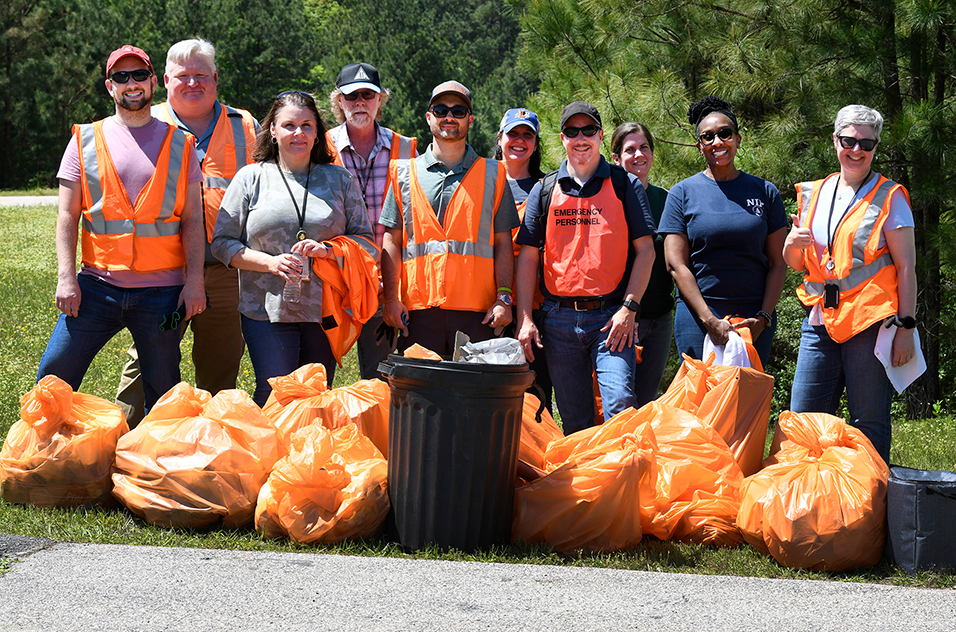 NIEHS Earth Day volunteers