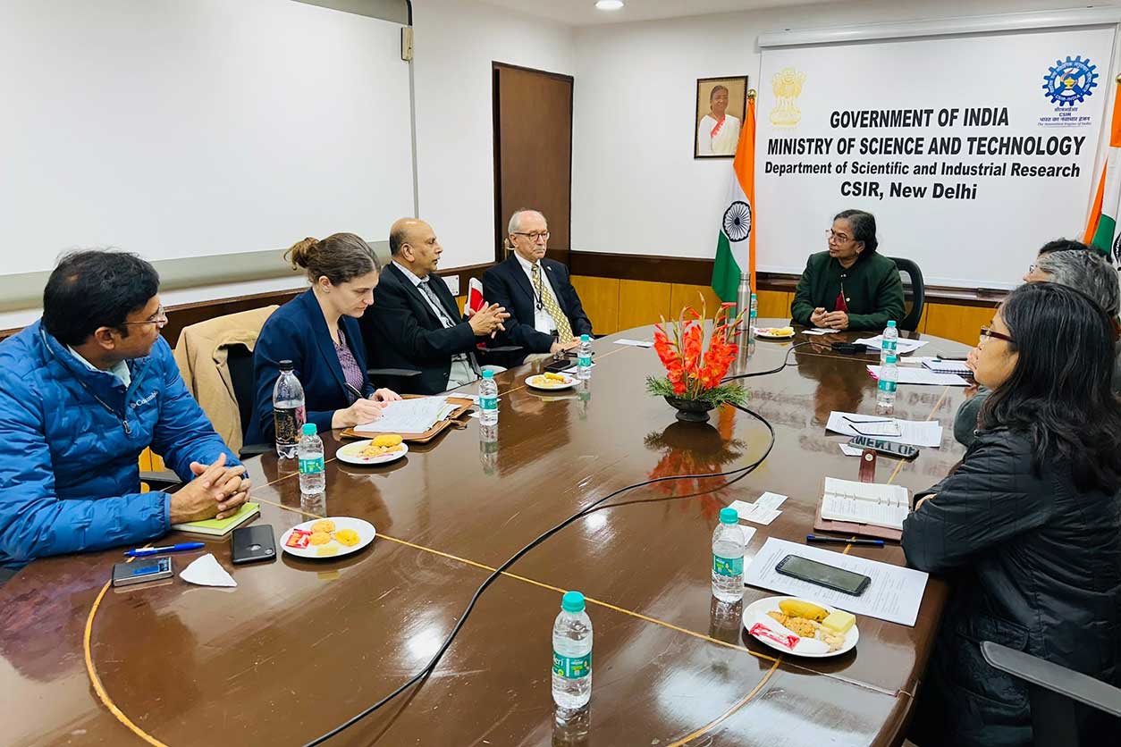 Sri Nadadur, Ph.D., third from left, and Rick Woychik, Ph.D., fourth from left, participated in a roundtable discussion with CSIR Director General N. Kalaiselvi, Ph.D., and the CSIR leadership team. 
