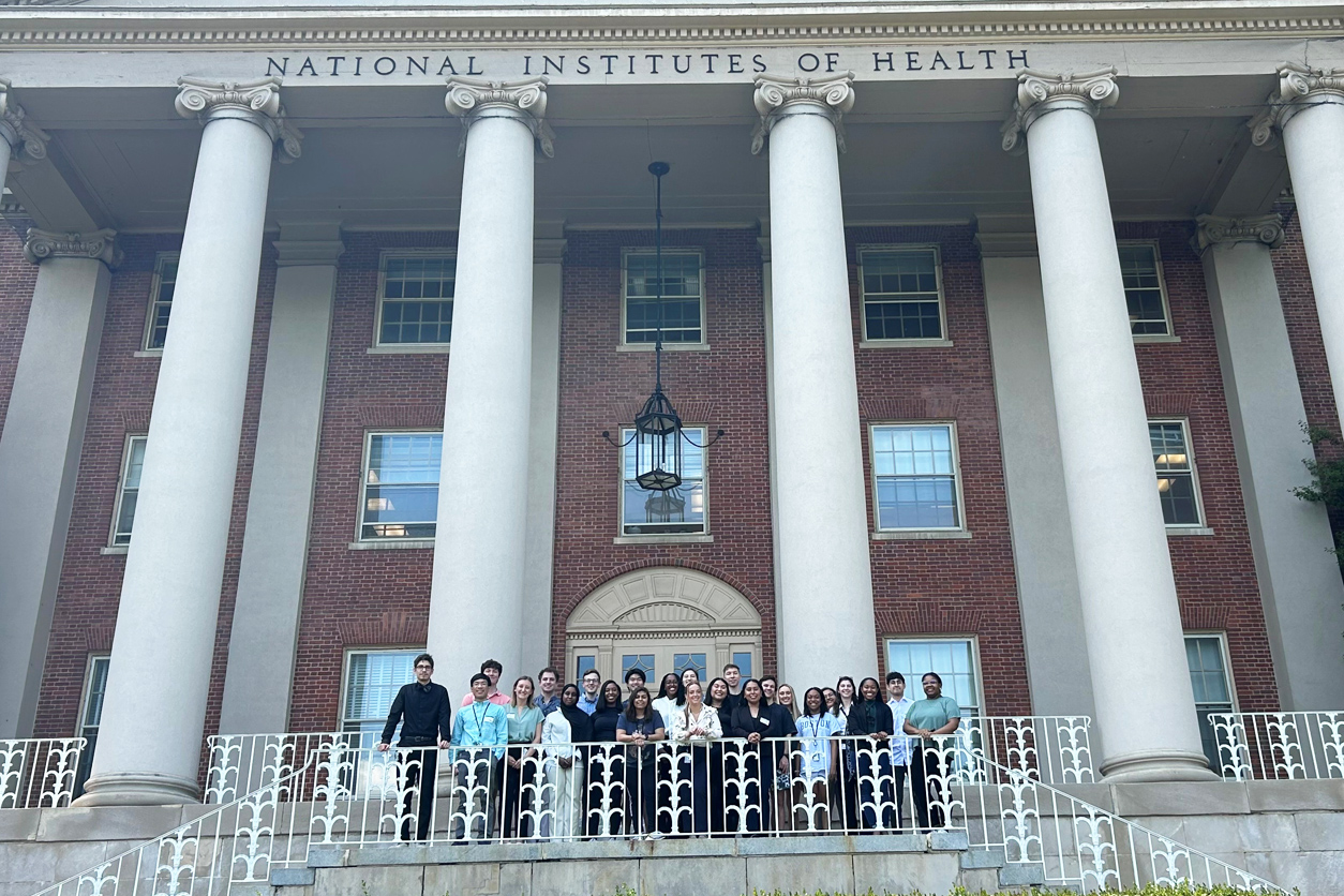 NIEHS postbacs assembled in front of NIH building