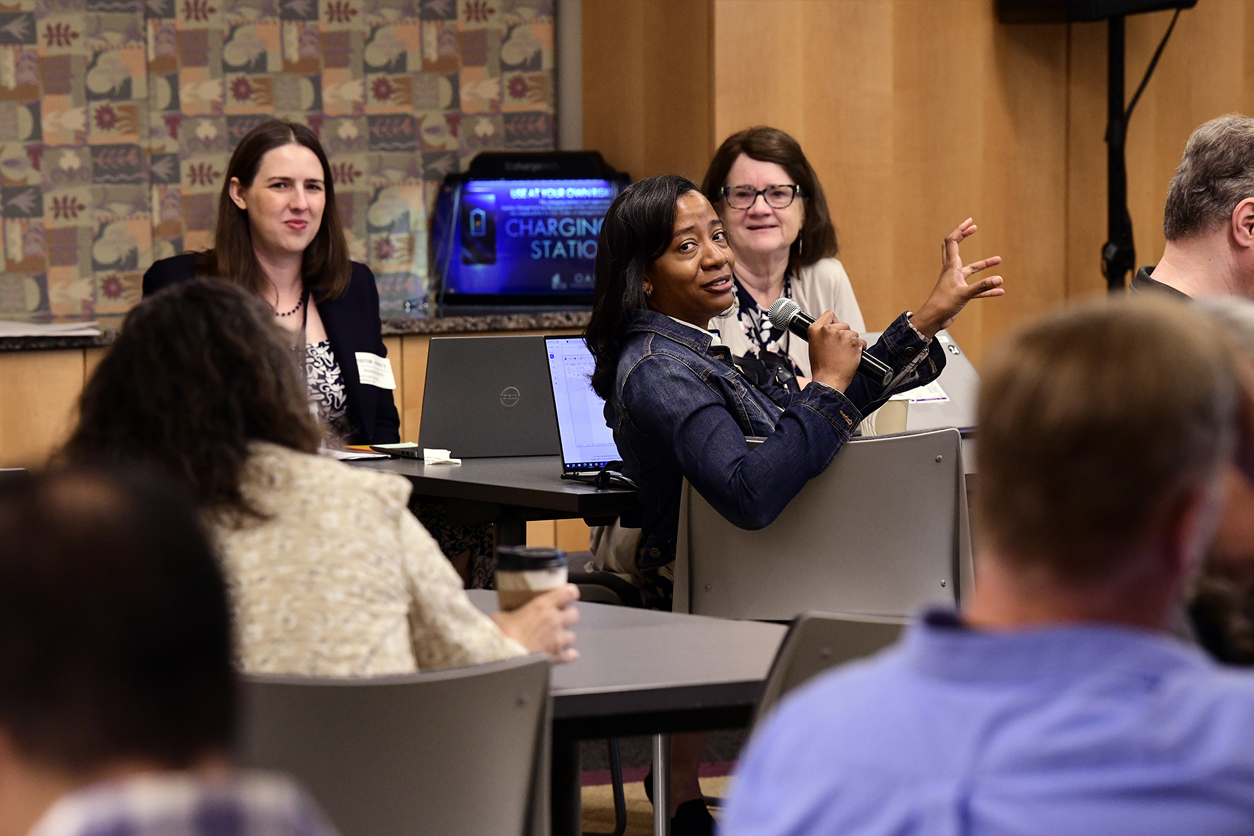 Aisha Dickerson speaking at workshop