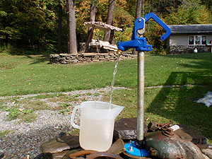 container collecting water sample from a water well